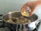 Online Cooking Class - Italian Seafood Classics: cooking clams with white wine