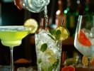 Team Building Cooking Class - Shake Up Mocktails in Orlando: pouring drink to make mocktail