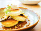 Online Cooking Class - Japanese SoufflÃ© Pancakes With CrÃ¨me BrÃ»lÃ©e Twist: stack of plated Japanese souffle pancakes