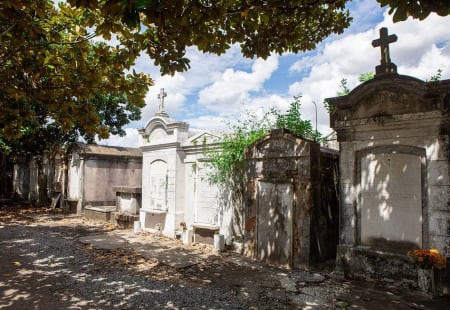 New Orleans Food Tour: Garden District Food and Cemetery Tour