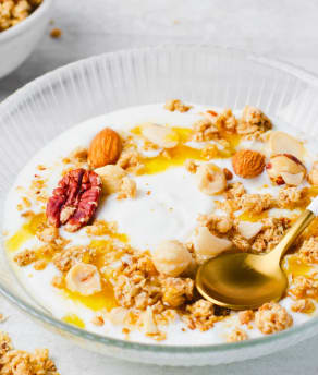 11 Best Probiotic Yogurts for Gut Health Recommended by a Nutritionist
