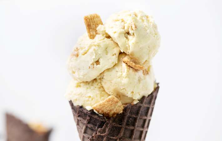 cinnamon toast crunch ice cream is a no churn, delicious treat