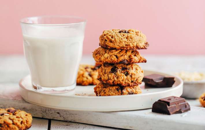 healthy oatmeal chocolate chip cookies are tender and chewy