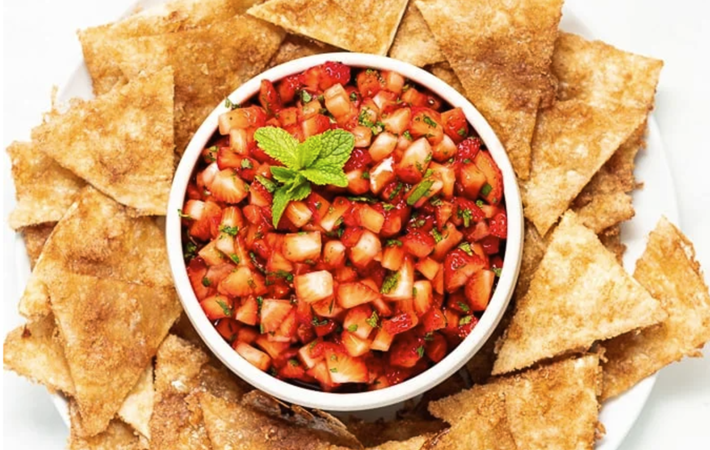 dessert strawberry salsa with cinnamon chips are a deliciously crispy healthy strawberry dessert