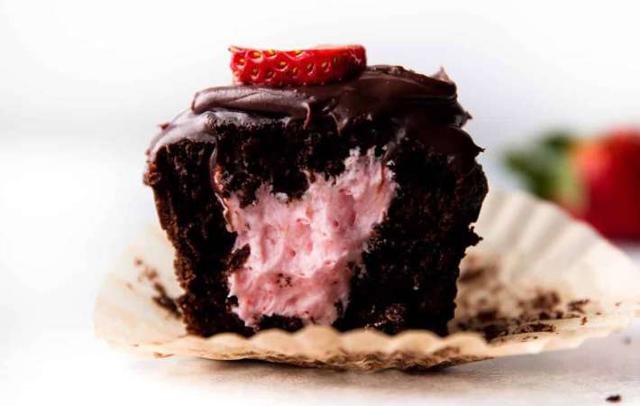 chocolate covered strawberry cupcakes are a moist chocolate strawberry dessert