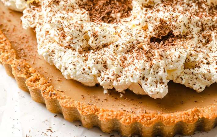 keto banoffee pie is a sugar free gluten free twist on a british dessert