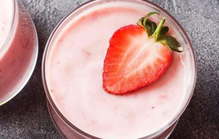keto strawberry smoothie is a quick strawberry dessert