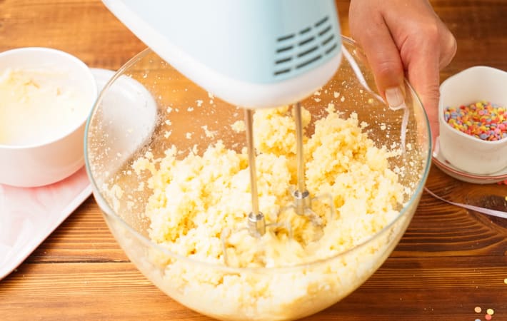 how to make cake pops with leftover cake