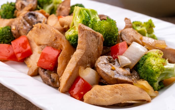 keto stir fry is an easy and quick healthy chicken breast dinner
