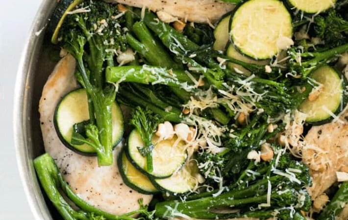 garlic chicken one pot with broccolini and zucchini is a nutrient-rich one pot meal