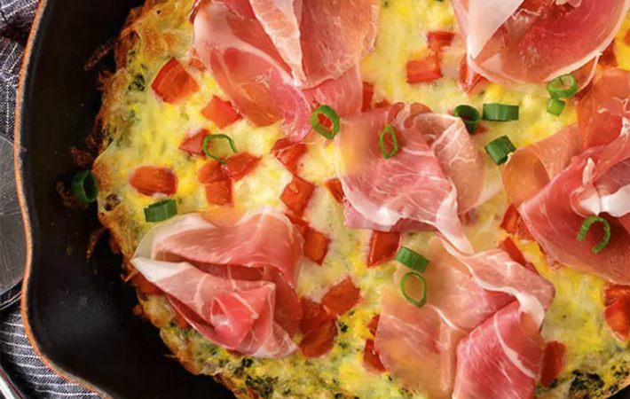 hash brown crust breakfast pizza is a delicious, crispy gluten free breakfast