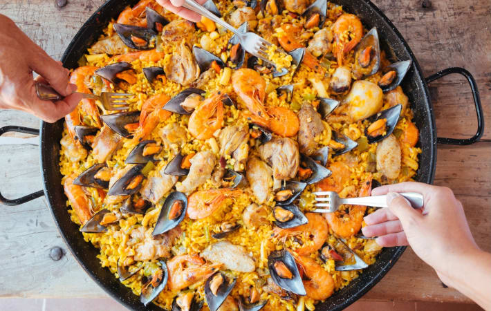 18-Inch Enameled Steel Spanish Paella Pan