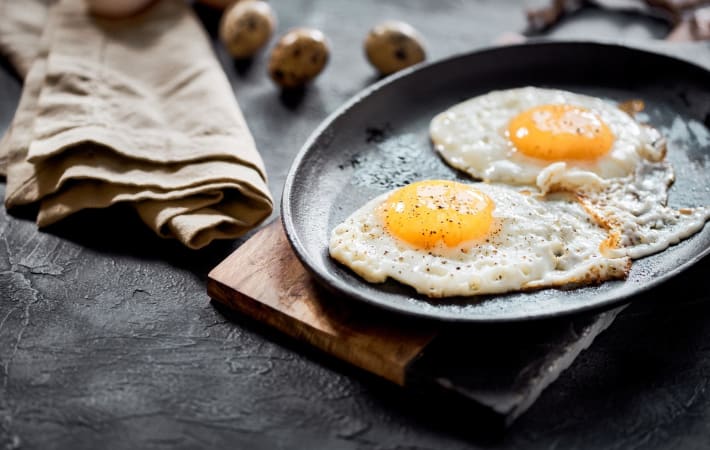 6 Best Egg Pans Breakfast Fanatics Will Use Every Morning - Heavenly Home