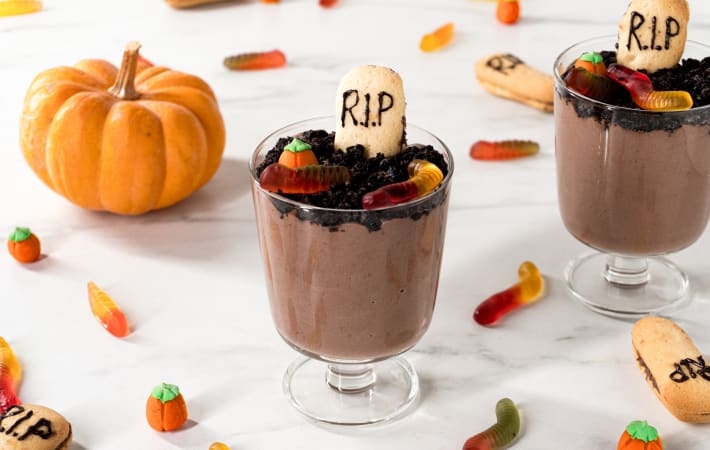 dirt cups are a festive cute halloween dessert
