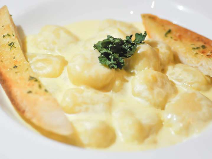 Make Traditional Lemon Garlic Gnocchi