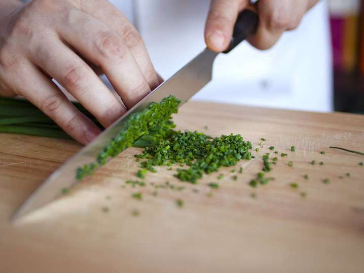 chef slicing chives Shot