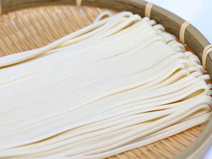 udon noodles on bamboo steamer lid Shot