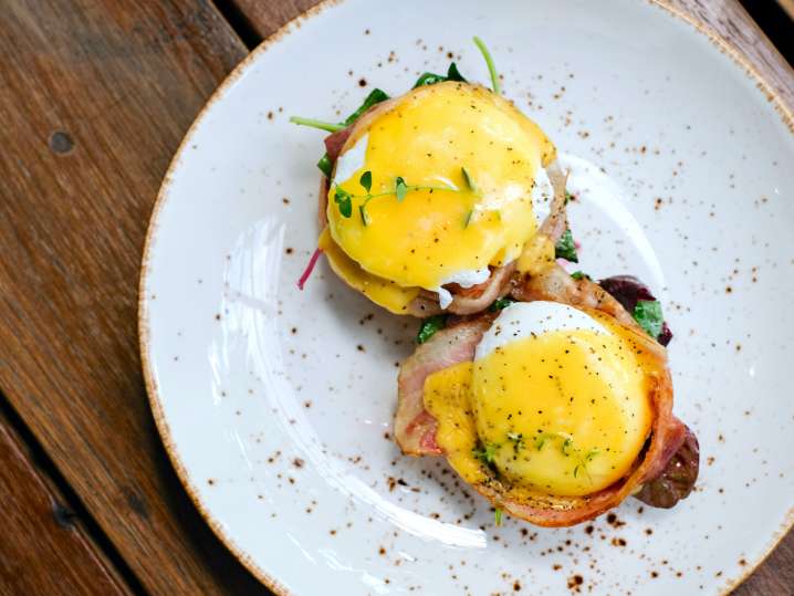 How to Make Eggs Benedict