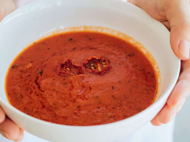 tomato soup with avocado | Classpop Shot