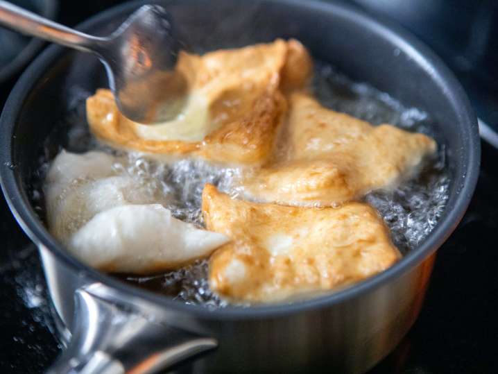 chef frying beignets | Classpop Shot