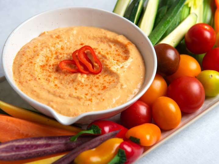 roasted pepper and garlic hummus | Classpop Shot