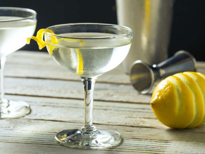 classic vesper cocktail with lemon peel | Classpop Shot