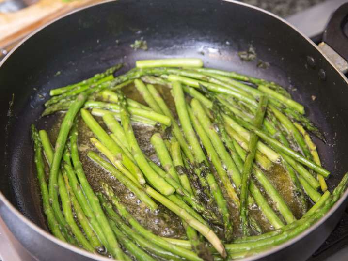 cooking asparagus | Classpop Shot