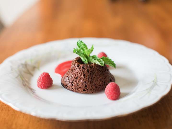 chocolate raspberry souffle | Classpop Shot