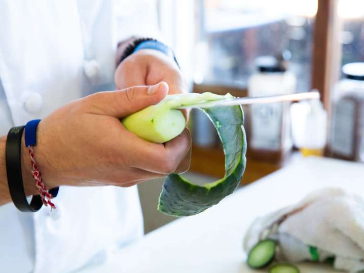 peeling cucumbers | Classpop Shot