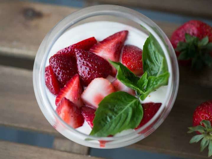 mousse with strawberries | Classpop Shot