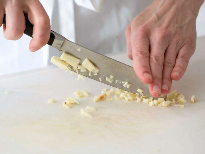 chopping garlic | Classpop Shot