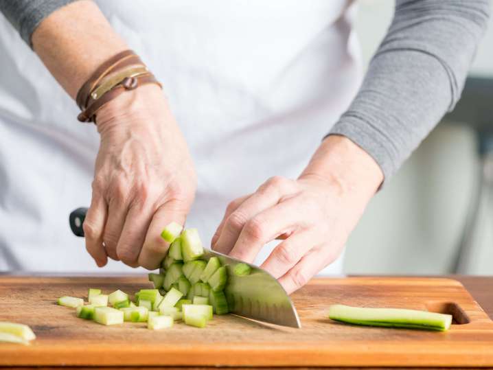 chopping cucumber | Classpop Shot