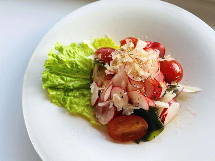 Red Radish Salad With Wakame Seaweed | Classpop Shot