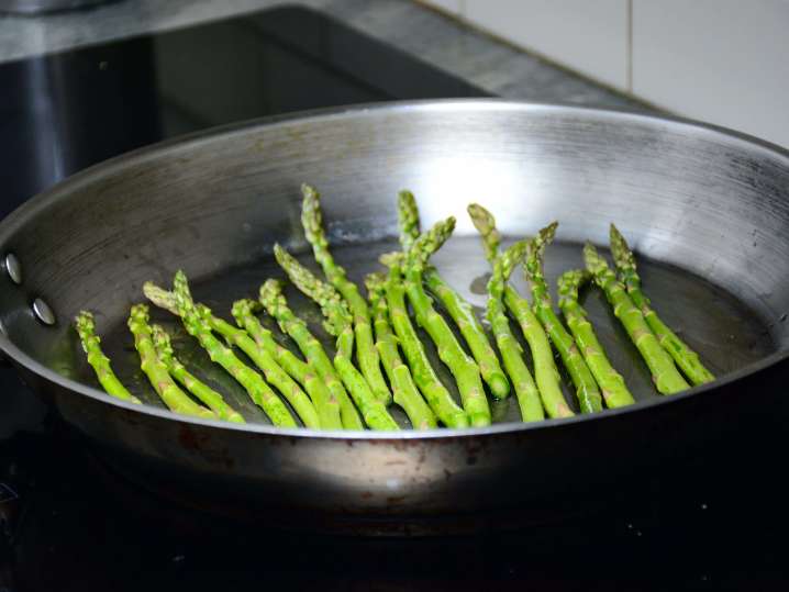 asparagus with olive oil and seasoning | Classpop