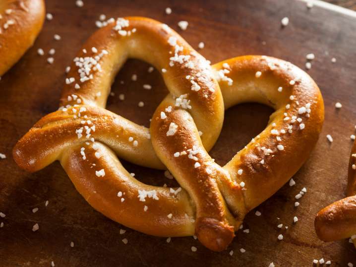 Make the Best Beer Cheese and Pretzels