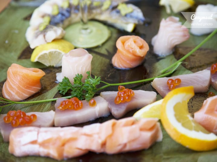 colorful chirashi sushi