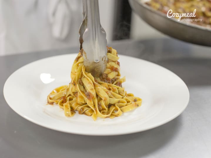 plating fettuccine bolognese