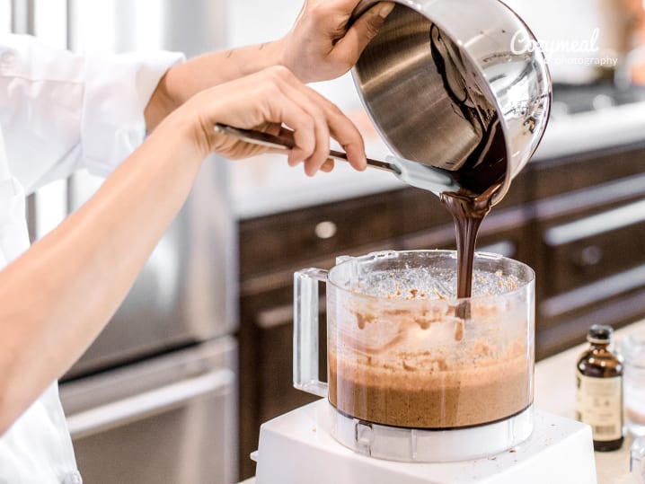 making chocolate hazelnut sauce