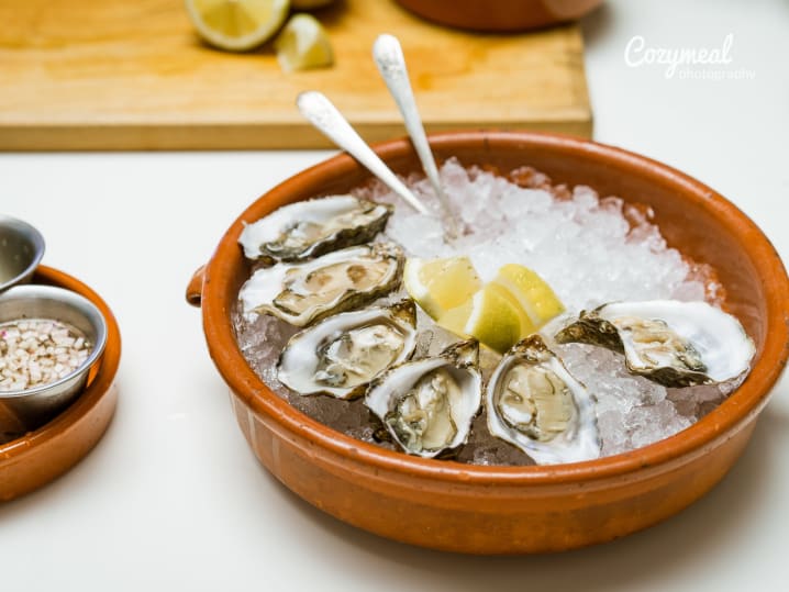 oysters on ice