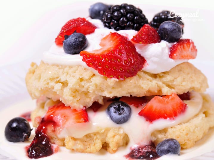 Berry shortcakes