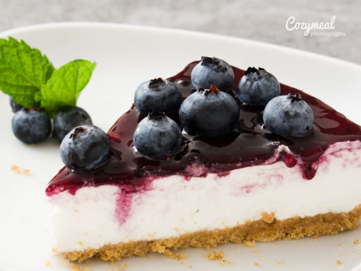 Blueberry sauce cheesecake