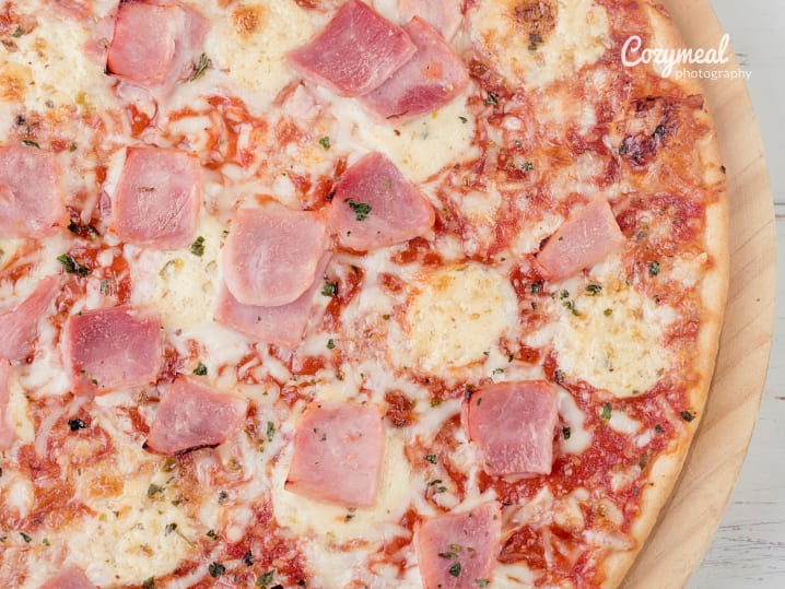 Carbonara style pizza