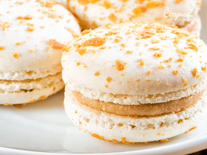 CrГЁme BrГ»lГ©e Macaron