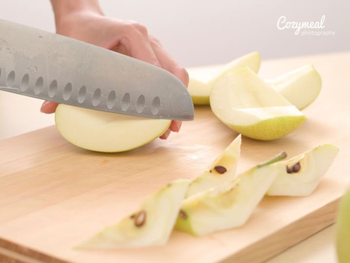 Cutting apples
