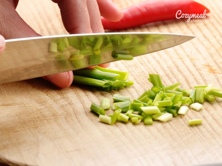 Cutting scallions