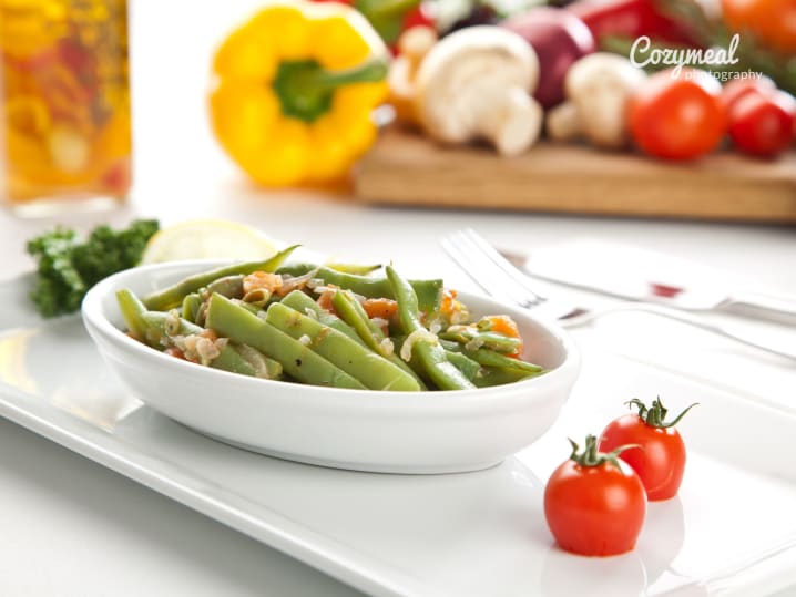 Fresh green beans served with cherry tomatoes