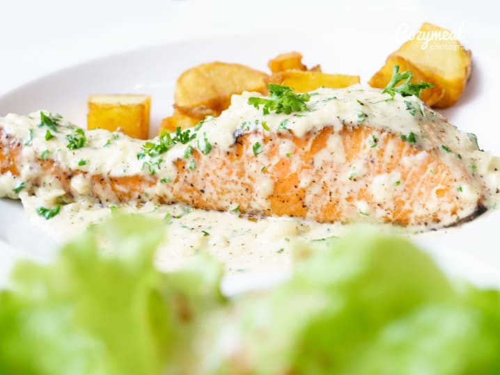 Hollandaise salmon