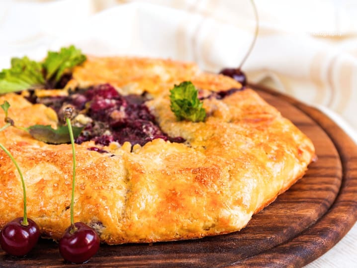 Individual cherry pie