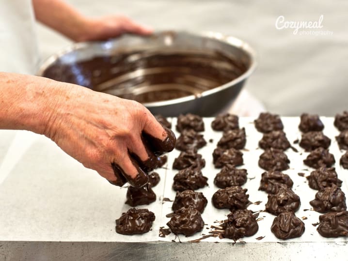 Making dark chocolate caramels with salt