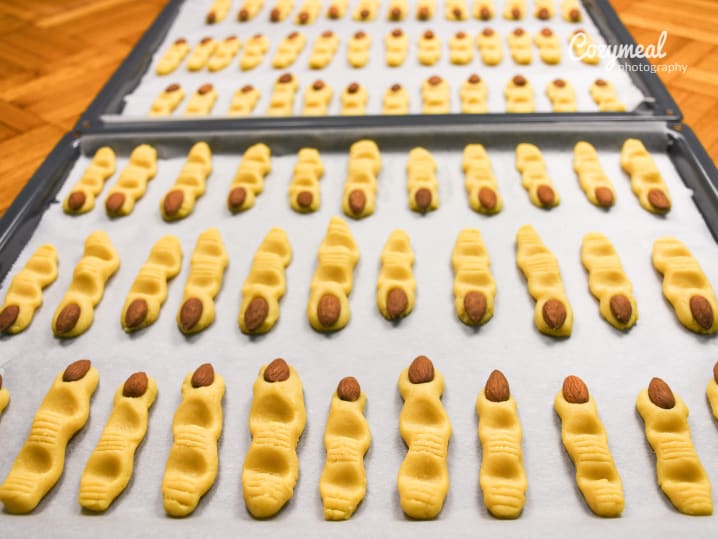 Making finger cookies